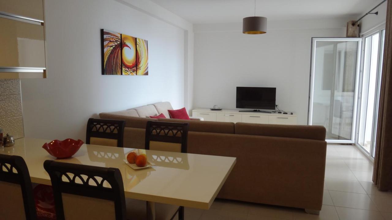 Apartments In White Residence Sarande Bagian luar foto